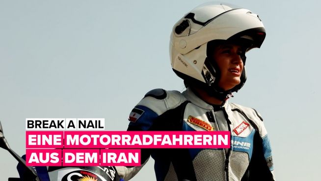 Break a nail: Eine Motorradfahrerin aus dem Iran